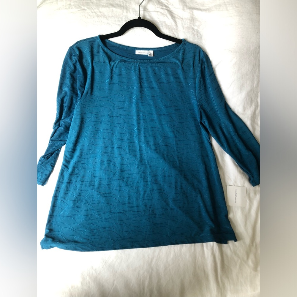 Teal lightweight top in size XL